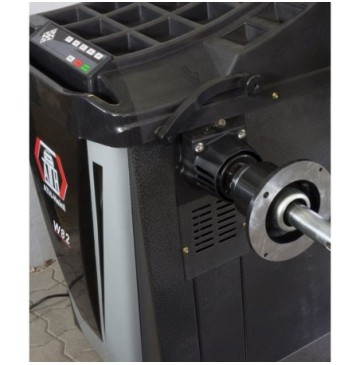 Wheel balancing machine