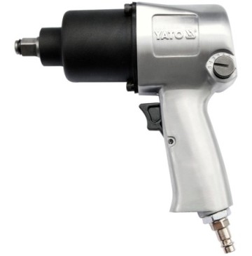 Pneumatic impact wrench
