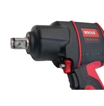 Pneumatic impact wrench